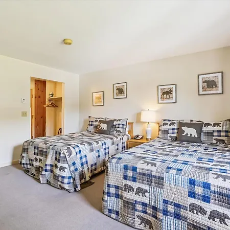 Cedarbrook Hotel Room W/2 Doubles 116